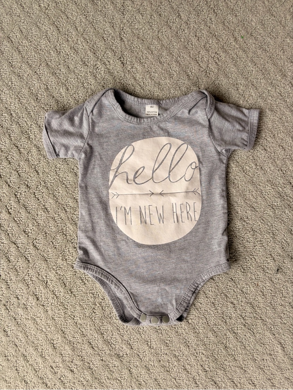 Source Unknown Gray 'Hello I'm New Here' Baby One-Piece Bodysuit